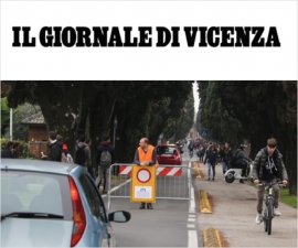 Cento insegnanti schierati contro il traffico limitato